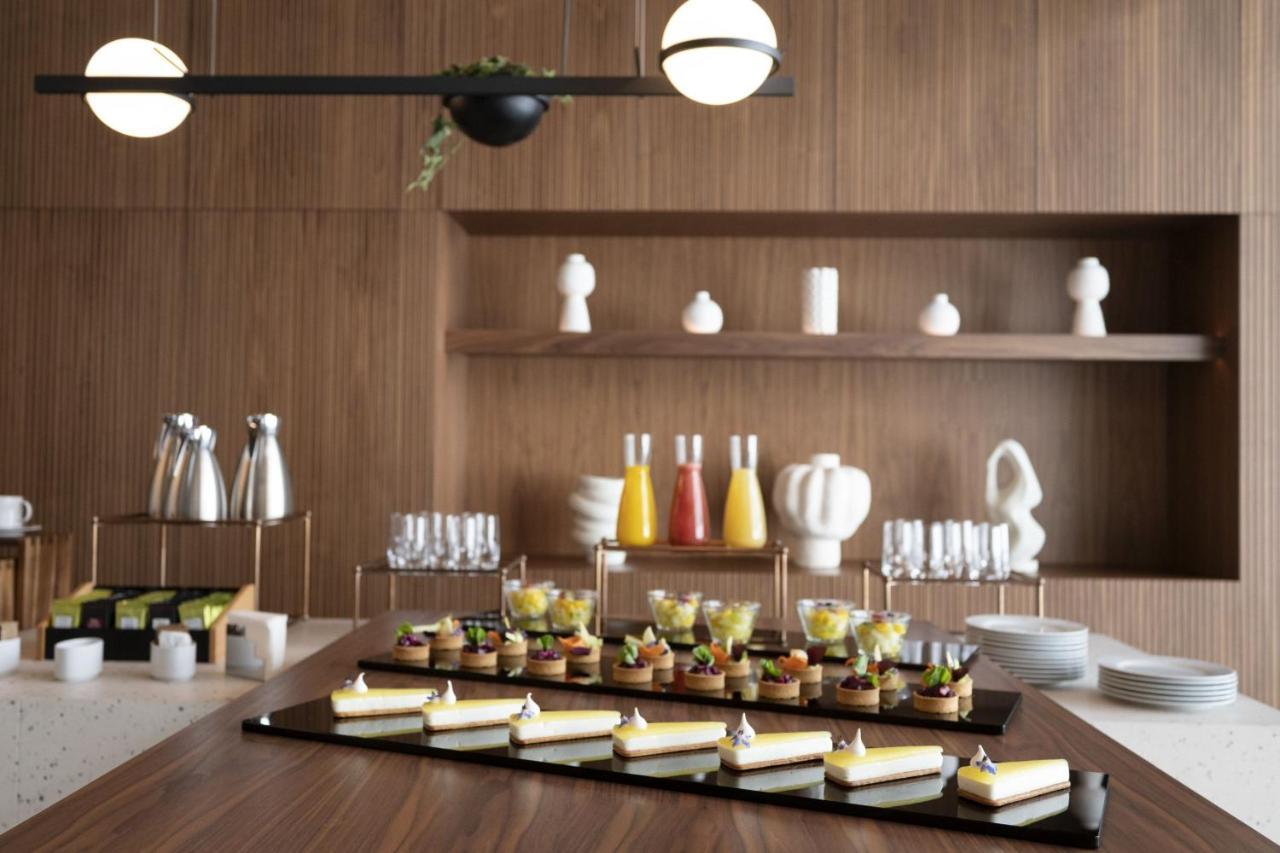 Renaissance Porto Lapa Hotel מראה חיצוני תמונה A selection of desserts