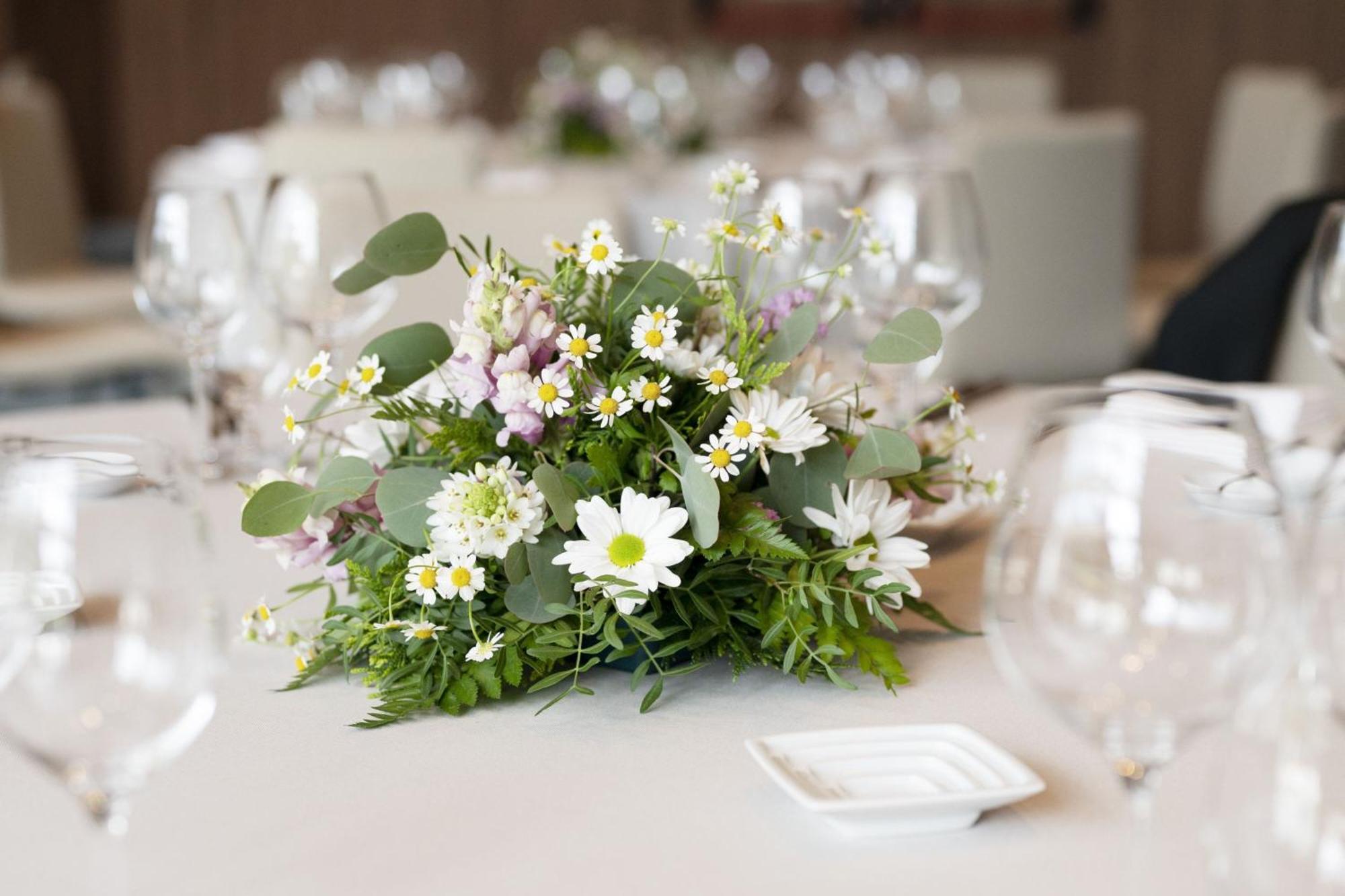 Renaissance Porto Lapa Hotel מראה חיצוני תמונה A table centerpiece
